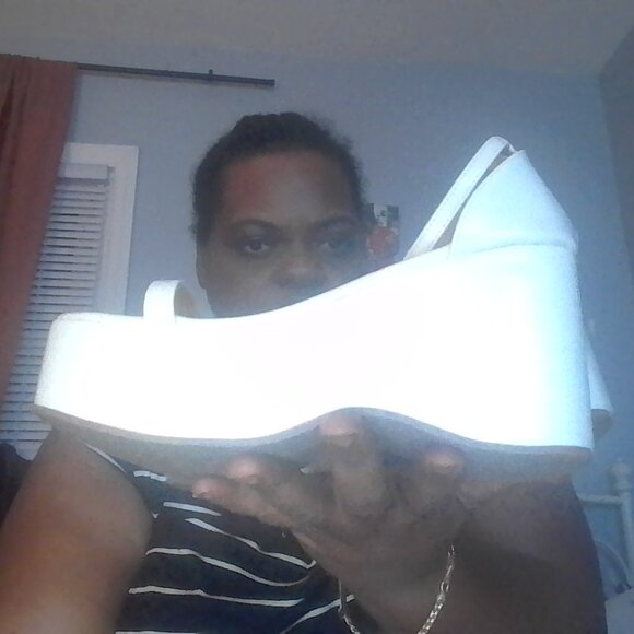 White platforms open toed shoes. - Picture 4 of 5